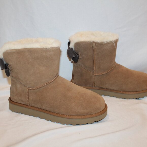 NIEW UGG WOMEN'S BAILEY SUEDE BOW‎ WATER RESISTANT SUEDE SHEARLING LINED 10 - Picture 1 of 8